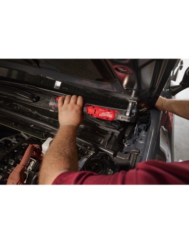 llave de carraca milwaukee subcompacta m12 fuel con bateria y cargador 4933498934