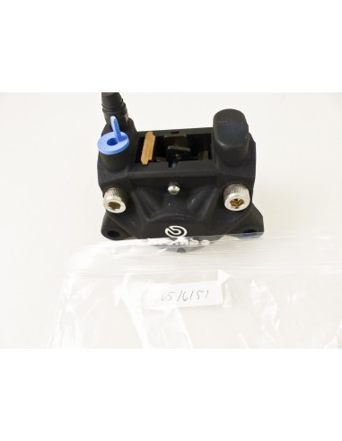 pinza de freno trasera moto brembo 20516151 p32f axial negra 84 mm